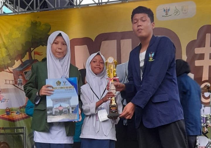 Tim Riset MTsN 9 Bantul Raih Juara 1 LKTI se-DIY Jateng 